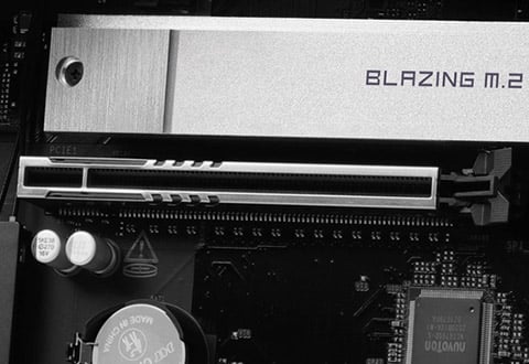 PCI Express 5.0 x16スロットを装備