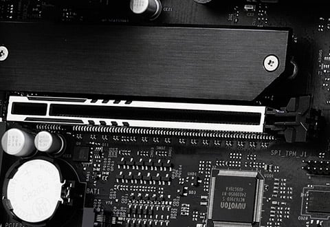 PCI Express 5.0 x16スロットを装備