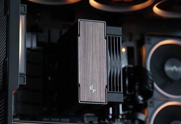 木目調デザインのトップカバーを搭載