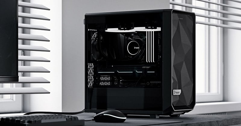 角形メッシュのフロントデザインを採用する「Meshify 2 Mini TG」
