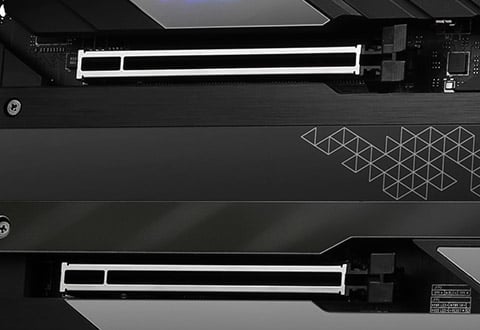 PCI Express 5.0 x16スロットを装備