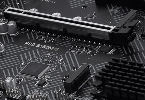 Lightning M.2スロットを装備