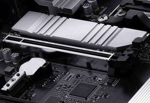 PCI Express 5.0 x16スロットを装備