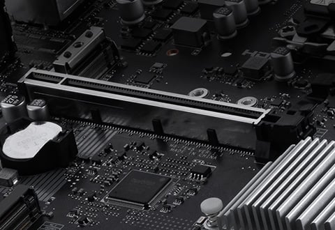 PCI Express 5.0 x16スロットを装備
