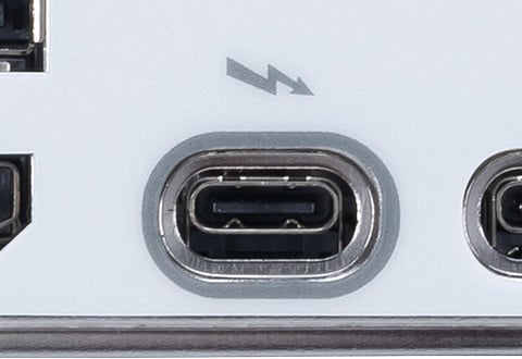 Thunderbolt 4ポートを搭載