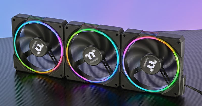 ファン・RGBコントローラーが付属