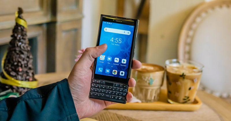 洗練されたQWERTYキーボードスマートフォン